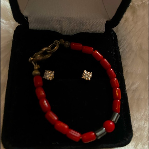 Toddler jewelry for pictures - Picture 2 of 3